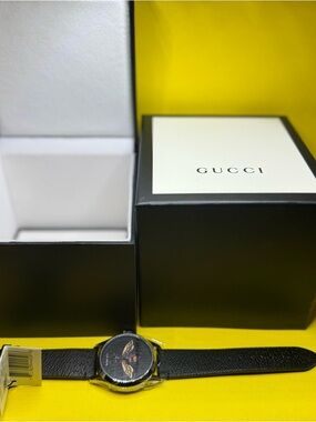 Gucci Black Leather Strap Men's Watch with Bee Dial